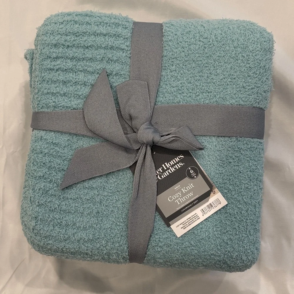 NWT Better Homes and Gardens Cozy Knit 6 ft Throw—Aqua - Picture 6 of 7